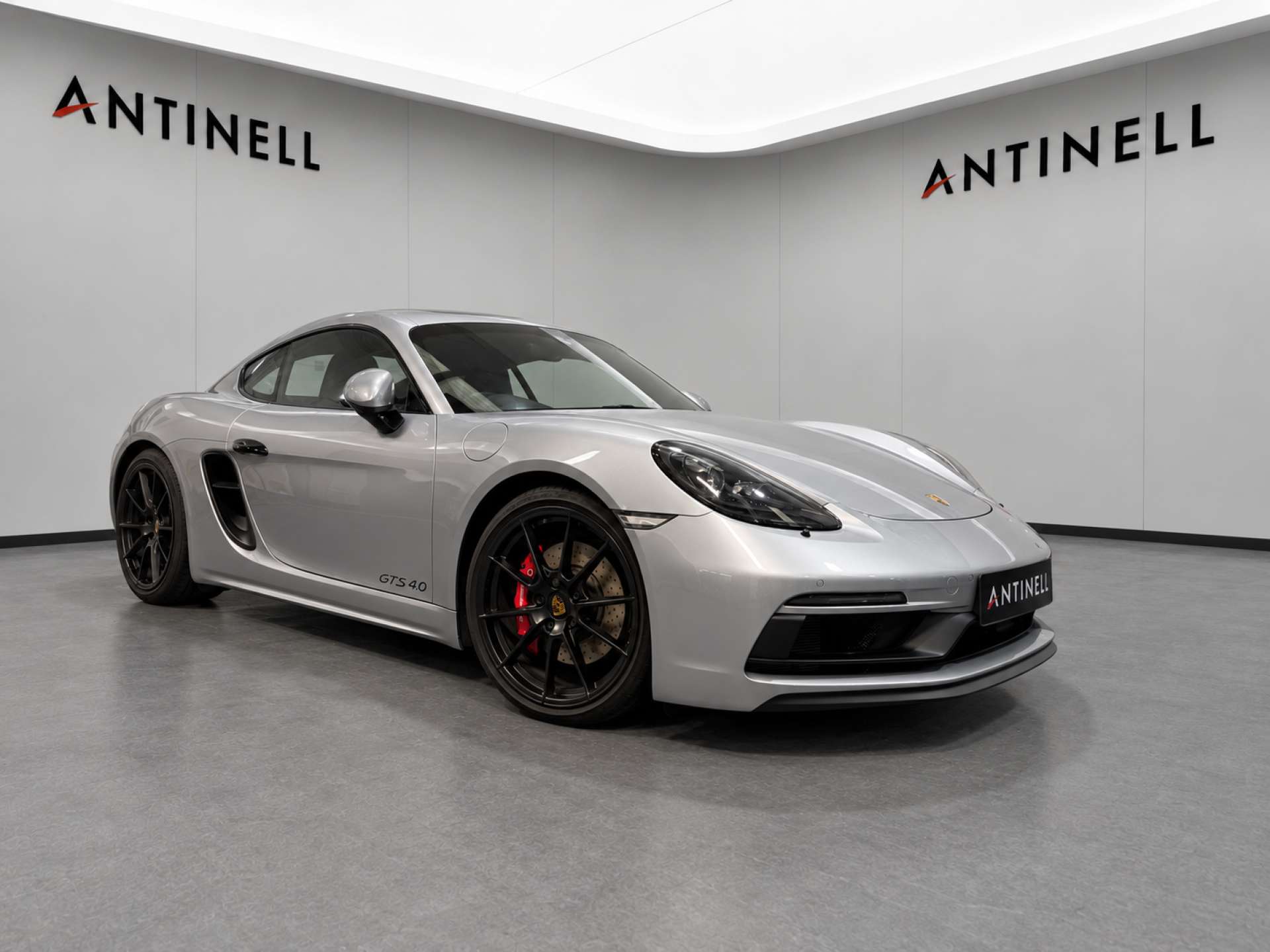 718 Cayman