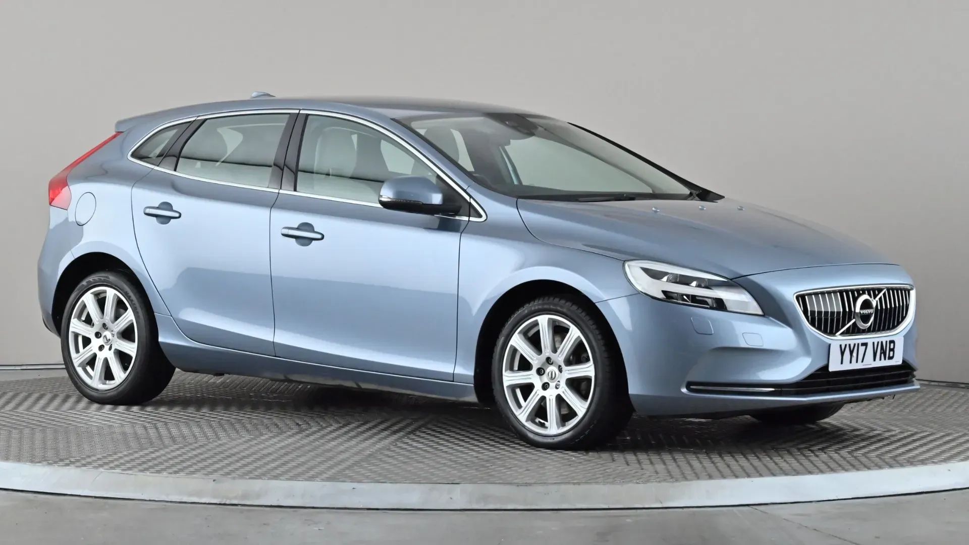 V40