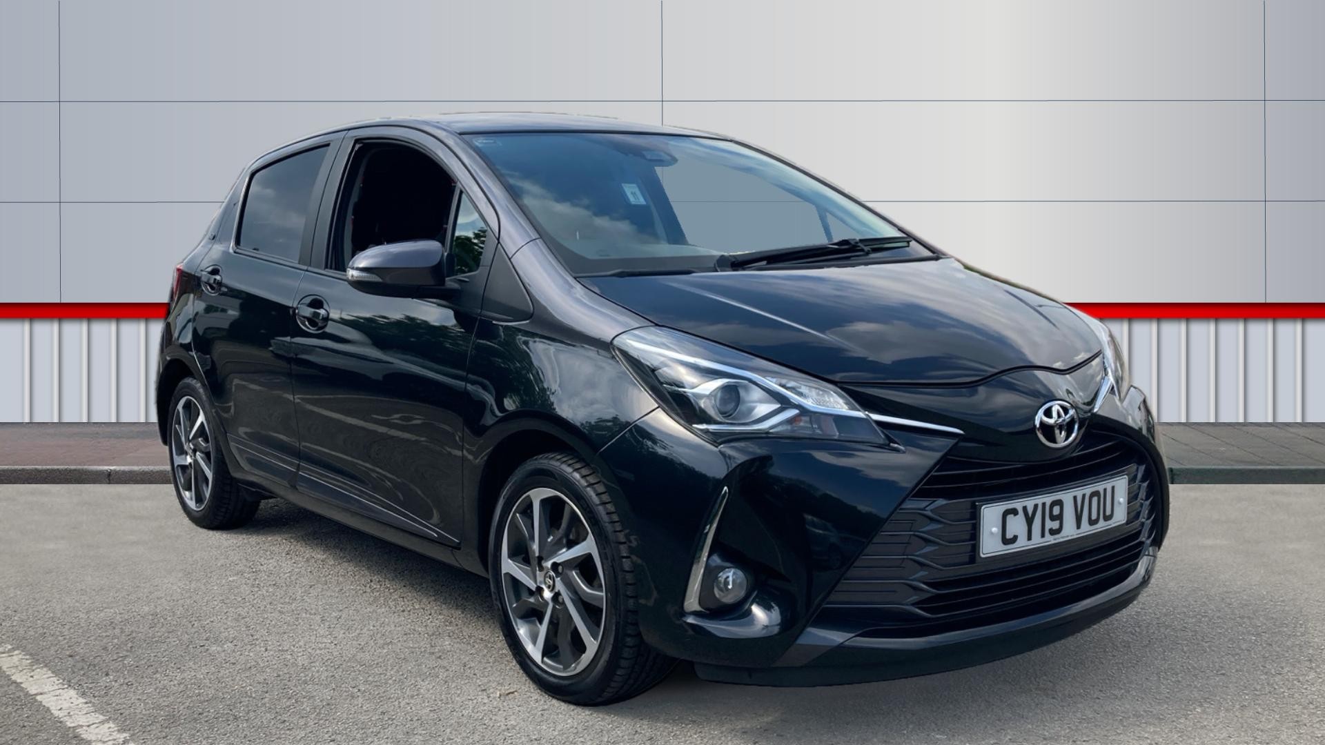 Black Toyota Yaris Hybrid cars for sale | Carwow