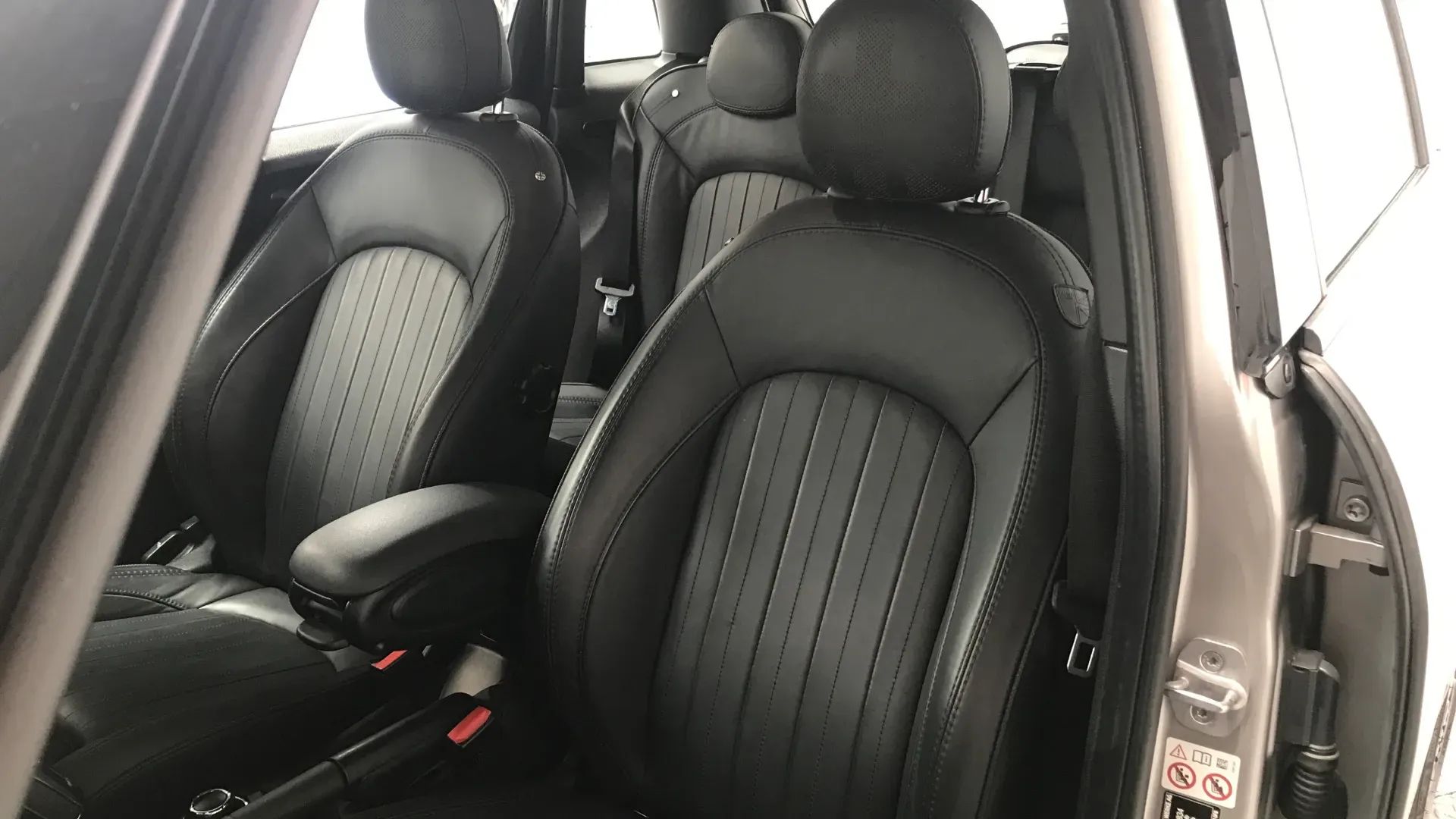 2023 MINI 5-Door Hatch