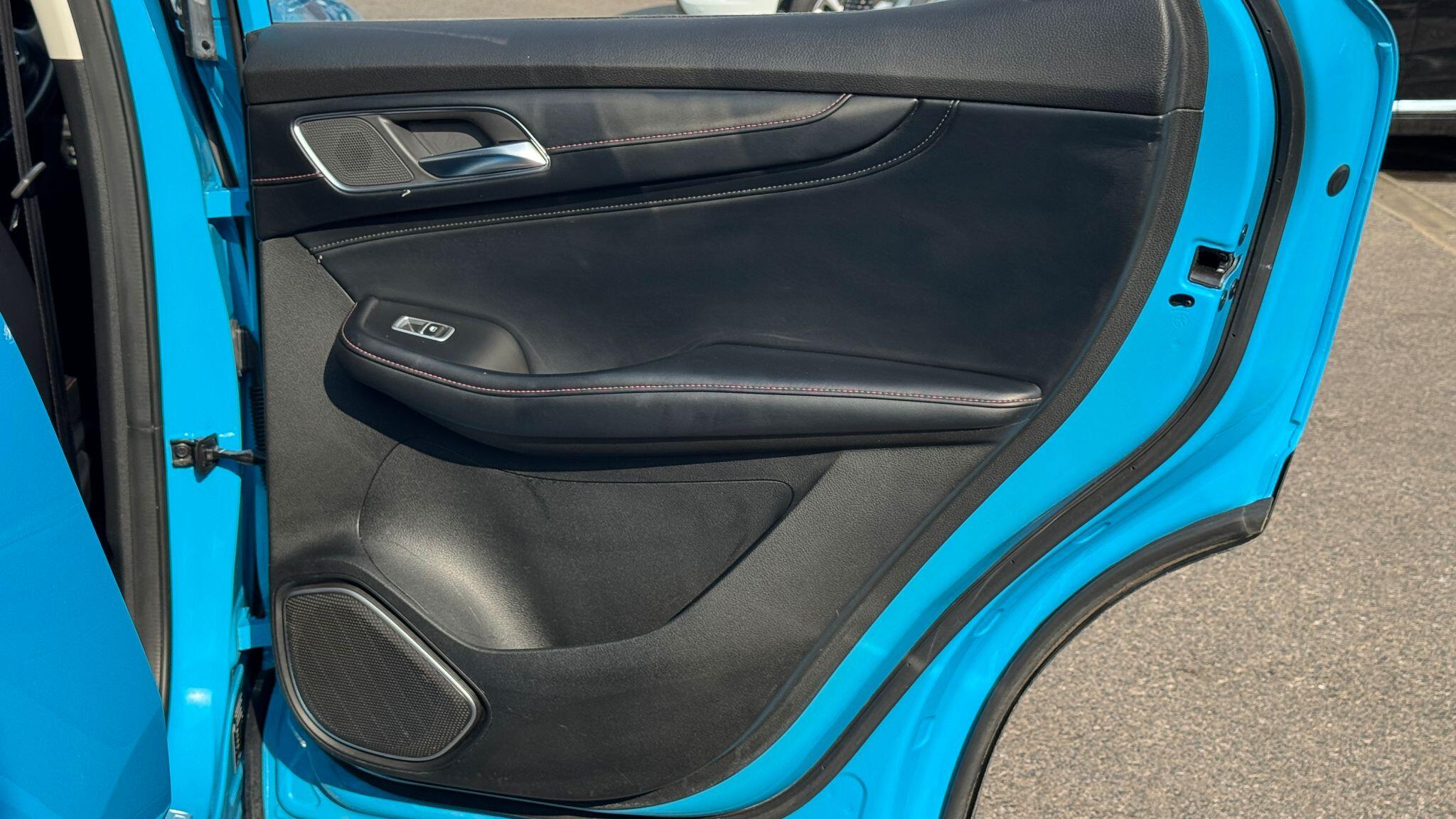 2022 MG HS