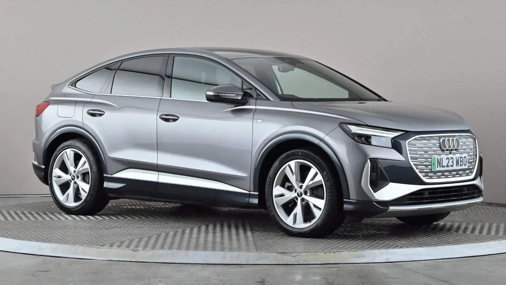 Q4 Sportback e-tron