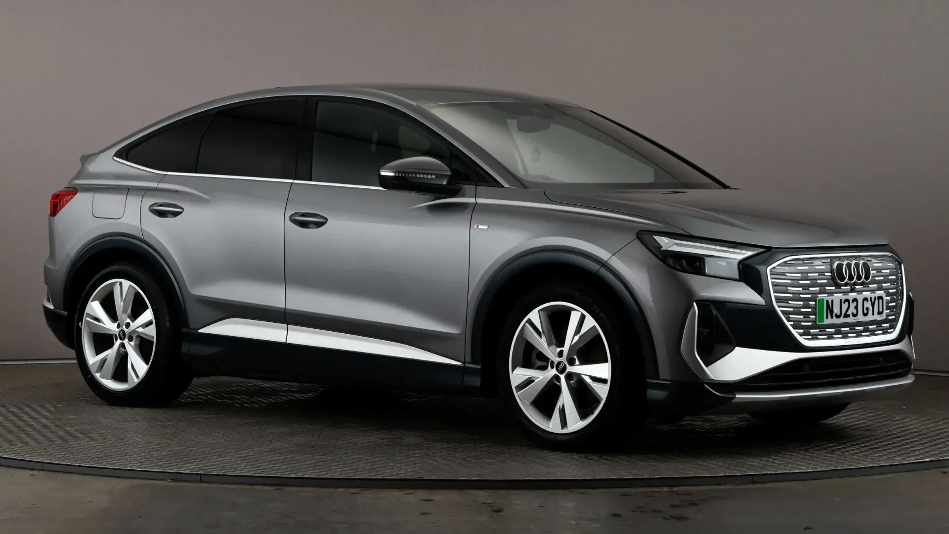 Q4 Sportback e-tron