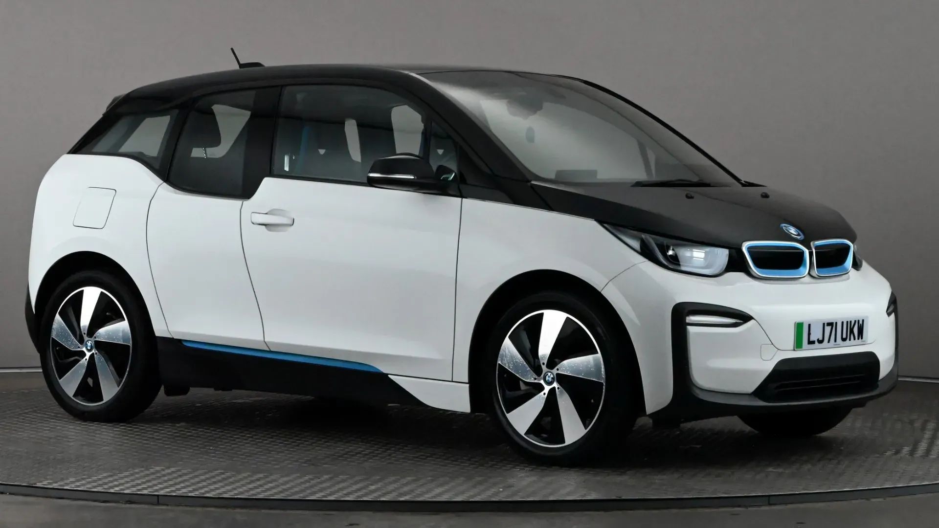 i3